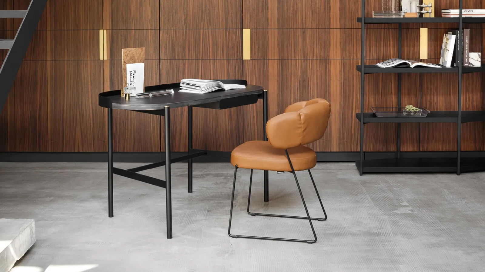 Scrittoio in legno con gambe in metallo Madame di Calligaris