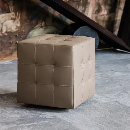 Pouf Bob su ruote imbottito e rivestito in pelle con lavorazione capitonné di Cattelan Italia