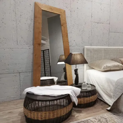 Specchio rettangolae sagomato Artemide con cornice in legno massello di Old Pine finitura naturale, lavorato a mano di Dialma Brown