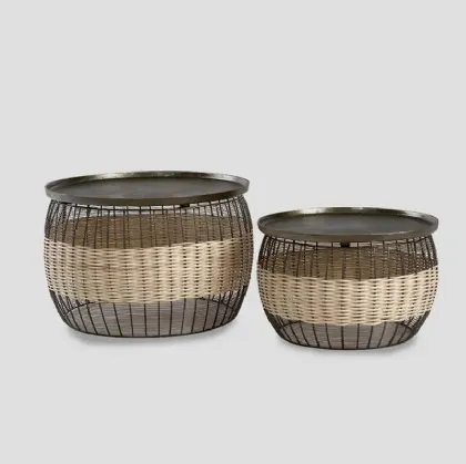 Tavolino tondo Lusaas in fusione di alluminio e decorazione in Rattan intrecciato, finitura Antique Brass di Dialma Brown