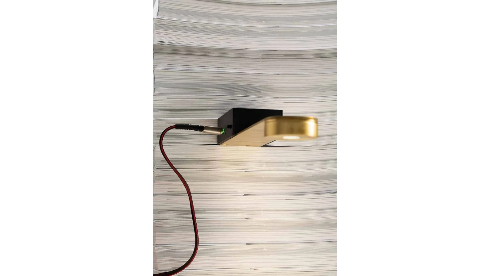 Lampada mobile da lettura Tra ilibri di Vesoi