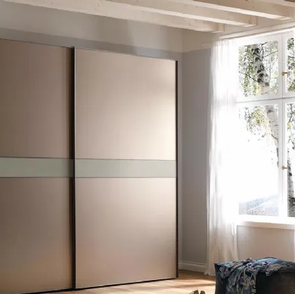 Armadio di design ad ante scorrevoli color bronzo opaco, con telaio in alluminio NC203 Slider Thin di Moretti Compact