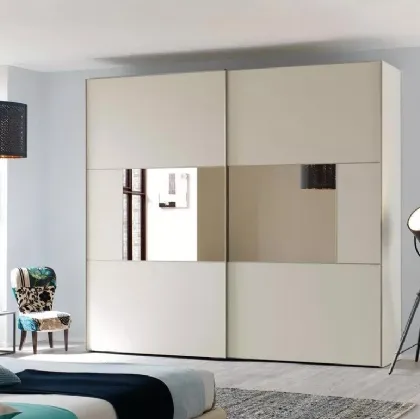 Armadio con ante scorrevoli in laminato quarzo e specchio in tonalità bronzo NC210 Slider Zone C di Moretti Compact