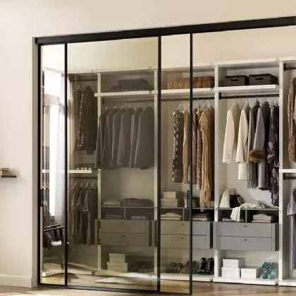 Cabina Armadio con ante scorrevoli in vetro stratificato a garanzia della massima sicurezza NC401 di Moretti Compact
