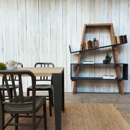 Libreria bifacciale Nives realizzata in legno massello di Old Pine naturale con finiture color Lavagna di Dialma Brown