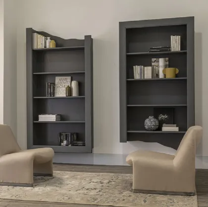 Libreria sospesa Viceversa realizzata in legno stratificato e legno massello di Conifera di Dialma Brown