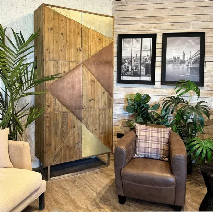 Madia alta Abbondio realizzata in legno di Old Pine con inserti in Rame e Alluminio chiodato di Dialma Brown