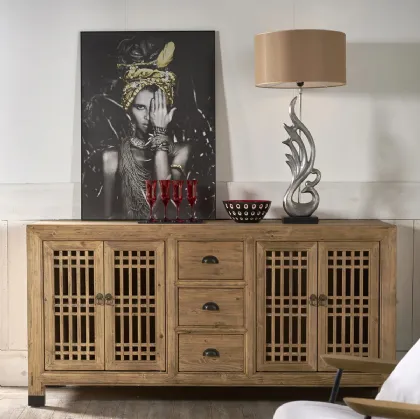 Madia Camaiore realizzata in legno di Old Pine con piedini in metallo color Grafite di Dialma Brown