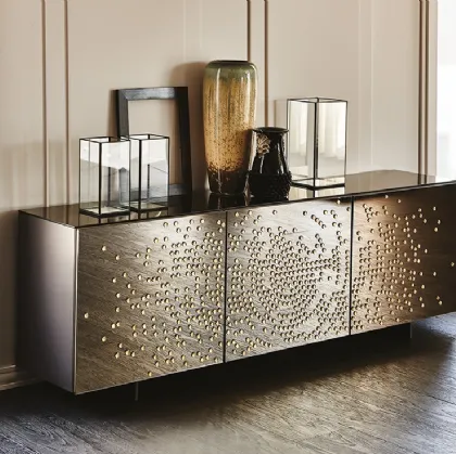 Madia con ante in cristallo specchiato bronzo acidato con decori in rilievo in nero lucido Voyager di Cattelan Italia