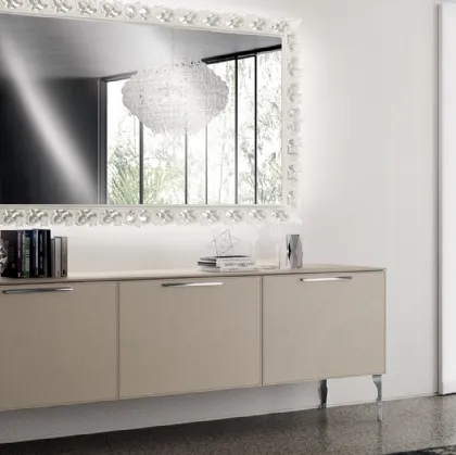 Madia Living Exclusiva in laccato Visone con ante rivestite in pelle di Scavolini