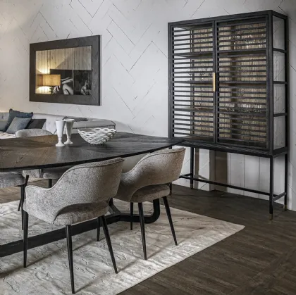 Madia alta Mikonos realizzata in legno stratificato laccato color brunito e legno massello di Rovere con base in metallo color Grafite e piedini in ottone di Dialma Brown