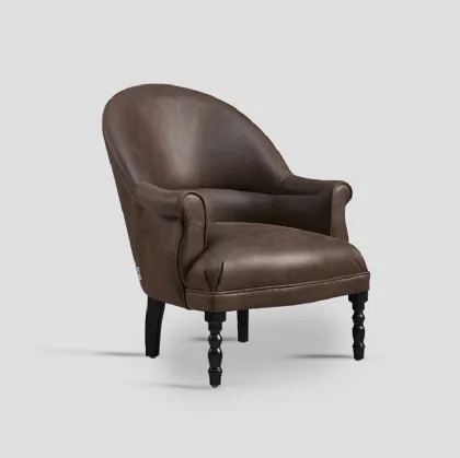 Poltrona Brighton imbottita e rivestita in vera pelle con gambe in legno laccato di Dialma Brown