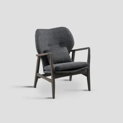 Poltrona imbottita Meriport in tessuto con struttura in legno finitura Dark Grey di Dialma Brown