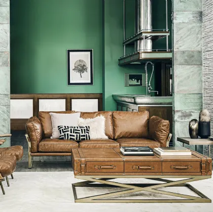Divano lineare Delphinus rivestito in vera pelle color Cognac con base in metallo color ottone di Dialma Brown