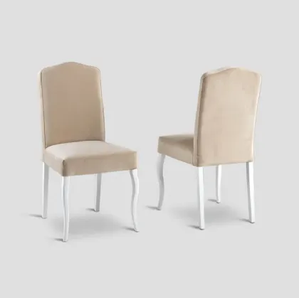 Sedia Alessia imbottita e rivestita in tessuto cangiante color Beige con struttura in legno massello laccato White Vintage di Dialma Brown