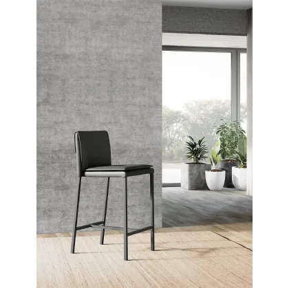 Sgabello Sandy con struttura in metallo e seduta imbottita completamente rivestita in ecopelle con poggiapiedi in metallo verniciato nero di Arredo3
