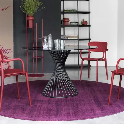 Sedia Liberty in polipropilene con braccioli di Calligaris