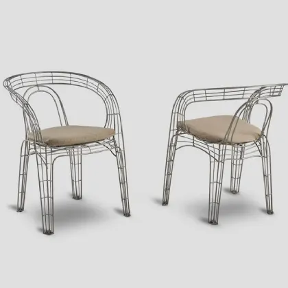 Sedia impilabile Copenaghen in metallo con cuscino imbottito e rivestito in tessuto di Dialma Brown