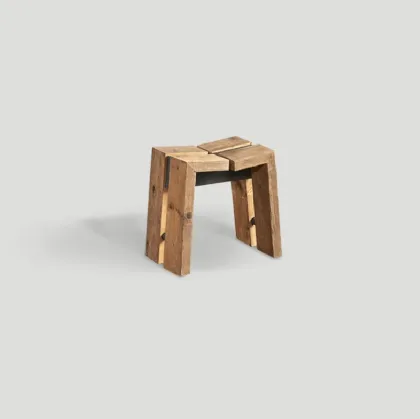 Sgabello David in legno massello di Old Pine con rifinitura Black Vintage di Dialma Brown
