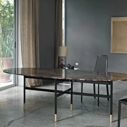 Tavolo Glamour con top in Marmo Naturale e base in acciaio laccato di Bontempi