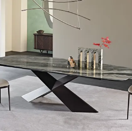 Tavolo con base in metallo e piano in ceramica Tyron Keramik di Cattelan Italia