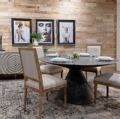 Tavolo rotondo con base conica in metallo e agglomerati naturali e top in alluminio effetto patchwork spazzolato Coufonissi di Dialma Brown