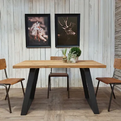 Tavolo rettangolare Glauco con top in legno stratificato di Conifera e legno massello finitura Old Pine e struttura in metallo color Grafite di Dialma Brown