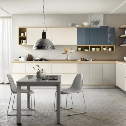 Cucina su misura Foodshelf 03 in laccato Panna, Tortora e Blu Aviazione di Scavolini